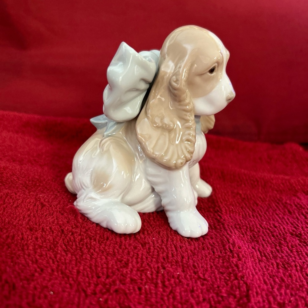 Nao by Lladro “Puppy present”